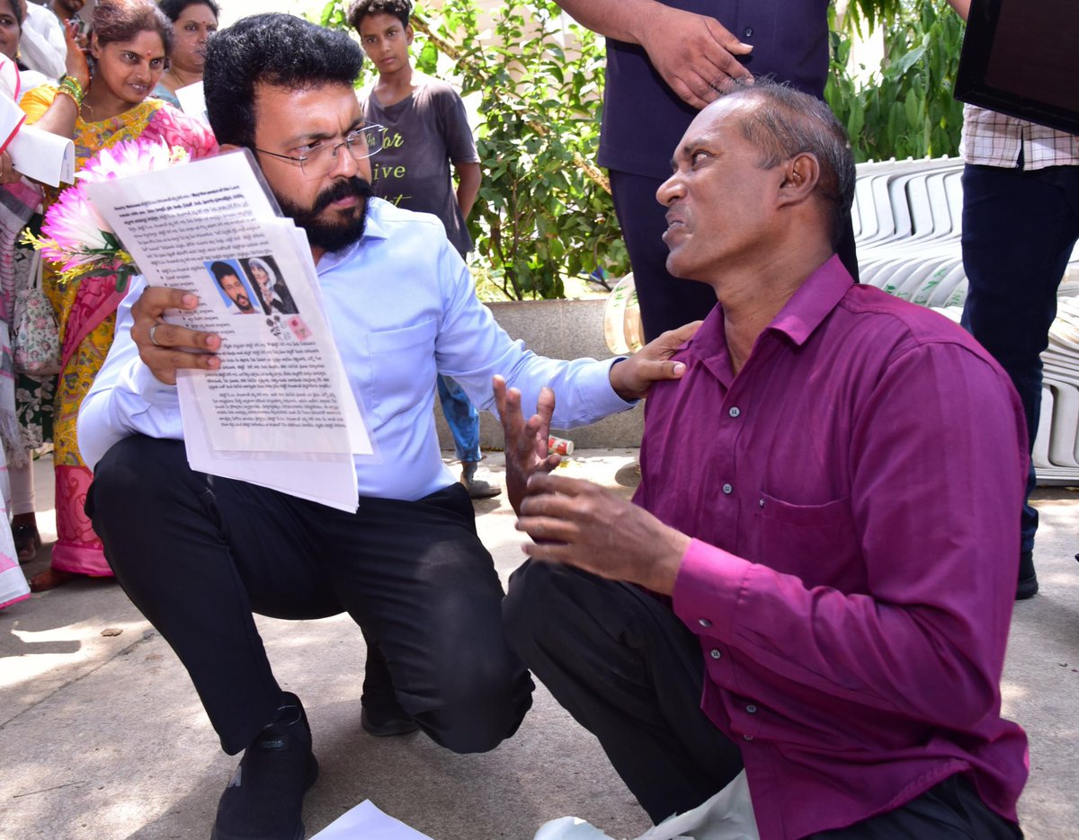 Guntur Collector tweet media