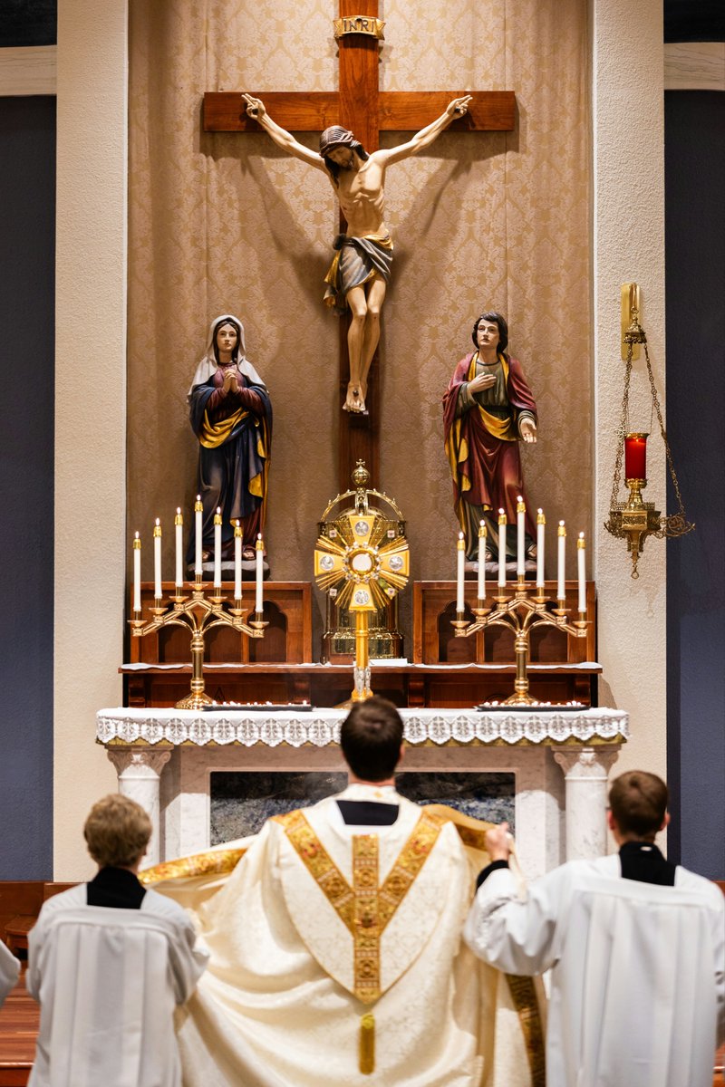 Pray The Rosary tweet media