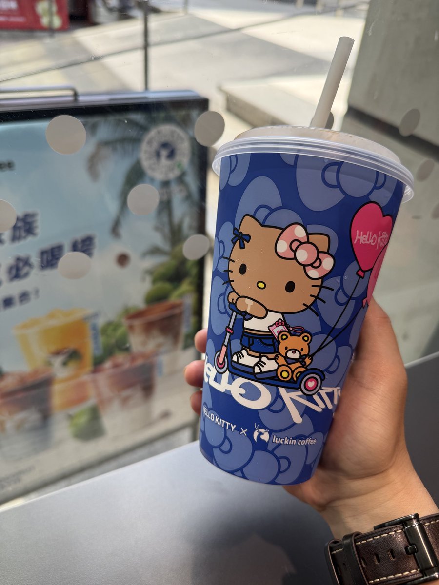 チームの若い女子で、ラッキンがキティだーかわいーとなってたけど