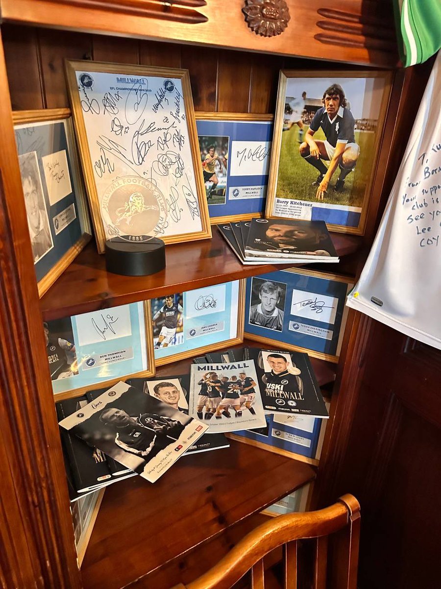 MillwallRussia's tweet photo. Oleg is back home from London and brought a lot of memorabilia souvenirs to Churchill’s Pub! Many thanks to all our Millwall friends who gave these wonderful things to us! It means so much! Millwall everywhere 🦁💙 https://t.co/JlWrvn68Sy