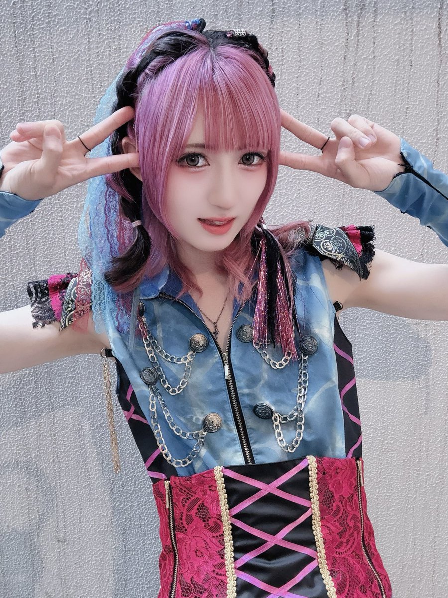 Seira tweet media