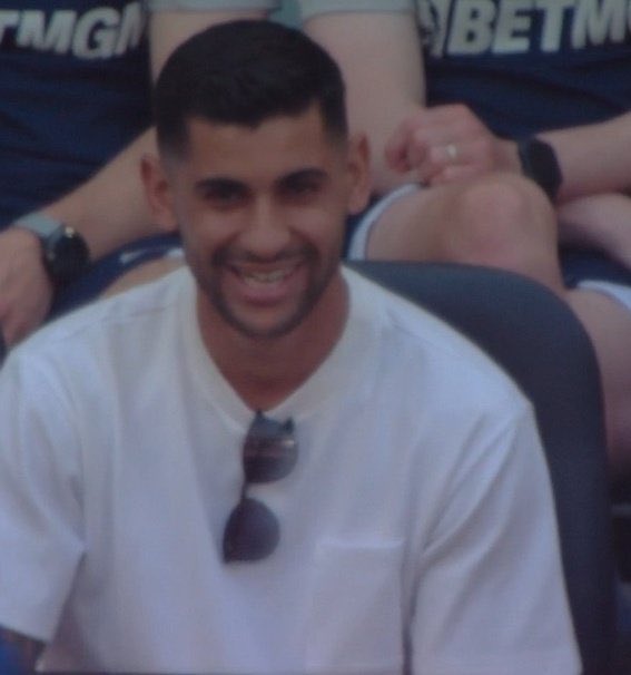ramacorazza_'s tweet photo. La cara de un tipo que se salvó de que lo echen en el laburo y ENCIMA su equipo salió campeón: https://t.co/R982rf04Zc