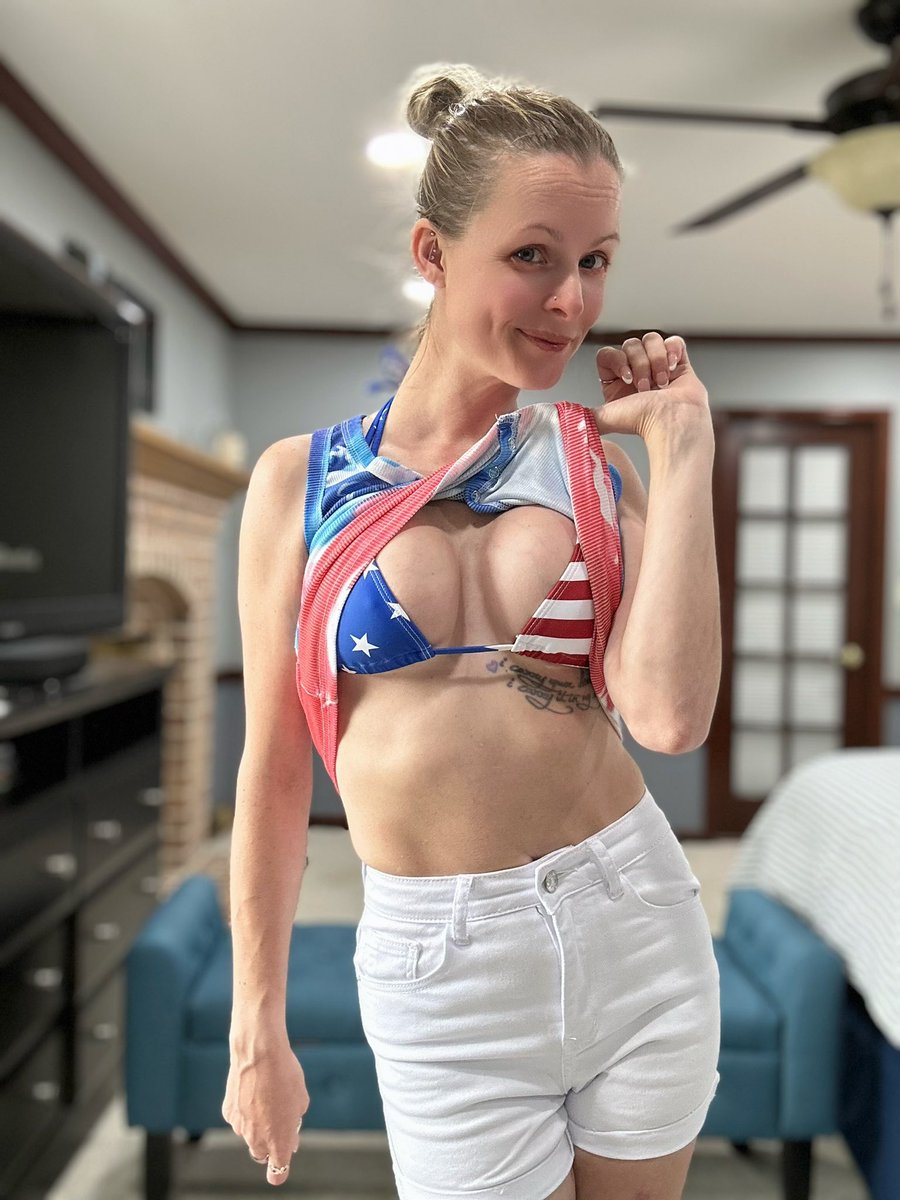 Lily Devyne tweet media