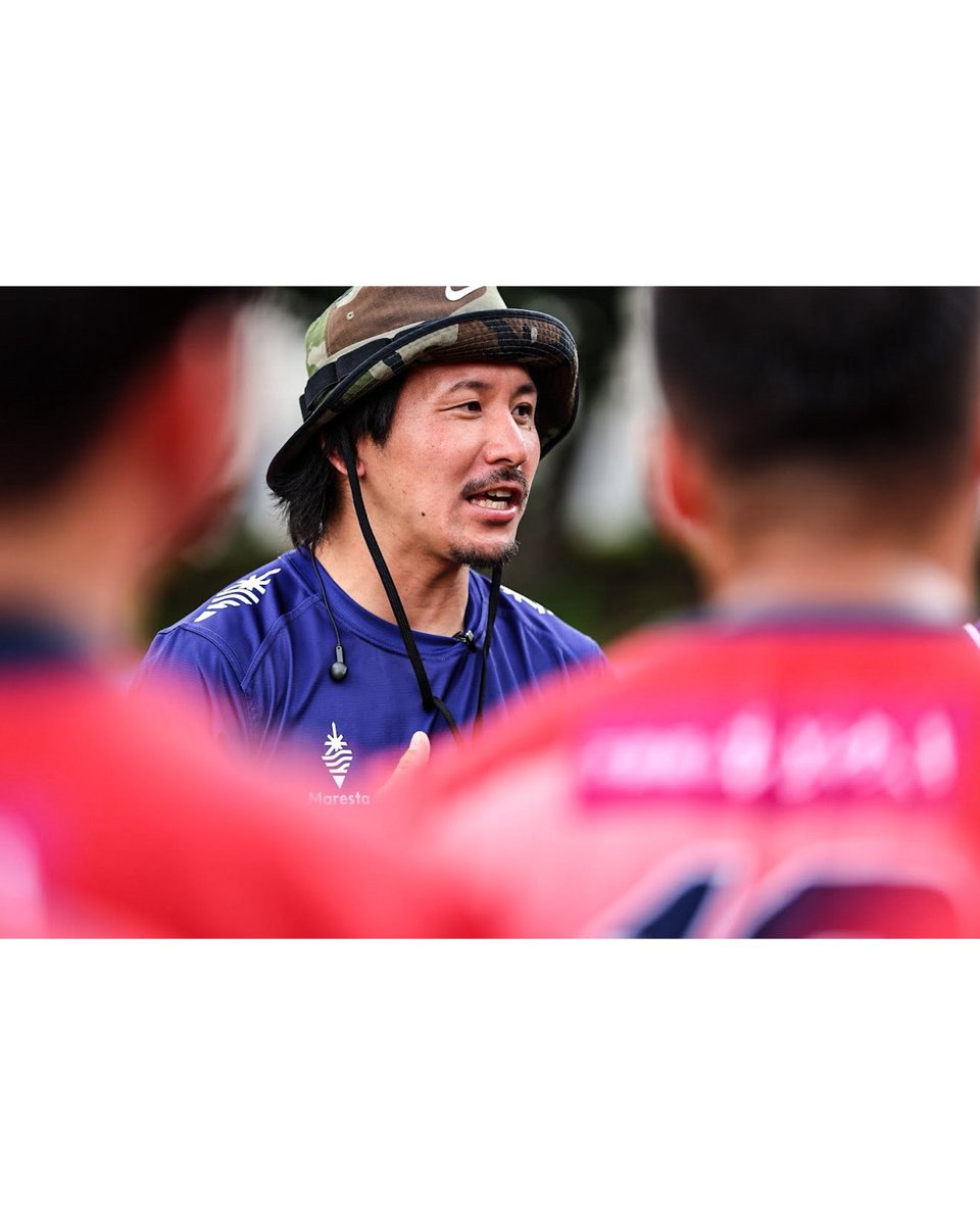 yoooooshi9's tweet photo. 昨日の試合レビュー資料を作りながら、
選手の時に感じる悔しさとは、
また全然違う悔しさがある。
ただただめちゃくちゃ悔しい。

勝つためのチーム作りはほんまに難しい。
でも、その難しさがあるから面白いし、
すごい良い充実感もある🫱🏿‍🫲🏾

そして、
ただ勝つだけのチームは作りたくない。
社会でも当たり前のことを
当たり前にできるチームでありたい。
それが結果的に、
強さにも繋がると思ってる🔥

@schinenphoto 📸🫱🏿‍🫲🏾