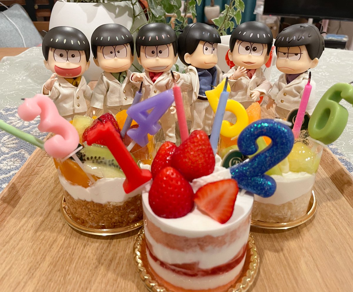 Concoocoock's tweet photo. 🌸❤️💙💚💜💛🩷✨🌸
🎂お誕生日おめでとう🎉
遅れたけどお祝いするよ〜！
🌸❤️💙💚💜💛🩷✨🌸

#松野家６つ子生誕祭2026
#松野家６つ子誕生祭2026 
#5月24日はおそ松さん６つ子の誕生日 https://t.co/2ZfeDI7k2Q