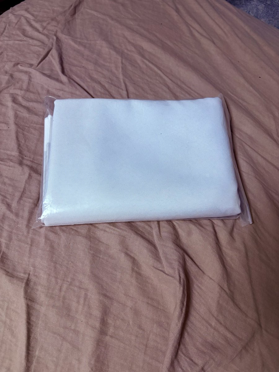 rudy_tablegame's tweet photo. FLOSTさんからバトルマット届いた！！思った以上に軽くてコンパクトだから身内のゲーム会にも気軽に持ってけますな。美しいブルーの印刷面は情景としても極上。
大事に使います！！

#FLOST https://t.co/qx38Zr0VRR