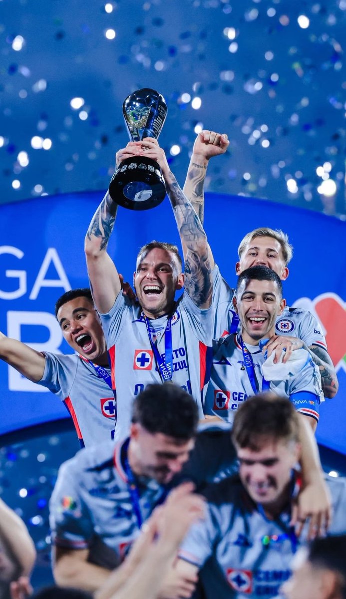 isoykaro's tweet photo. Muy buenos y campeonisimos días ✨🏆💙 https://t.co/jK96POVXCg