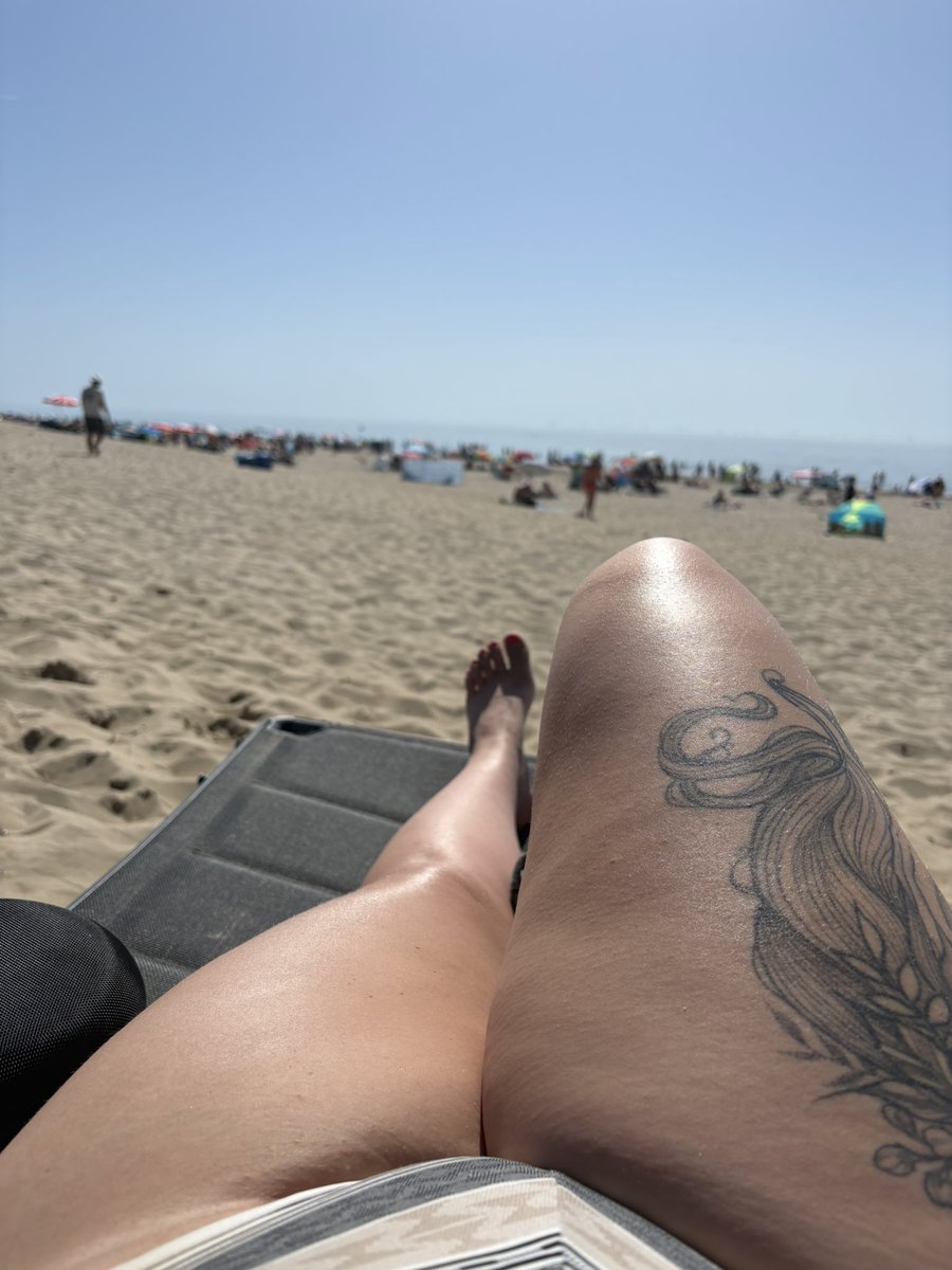 TheCurvyGoddes's tweet photo. Ik zou je vastknopen aan een paal en in de volle zon laten zitten 😂😂😂 https://t.co/HNP9W9140b