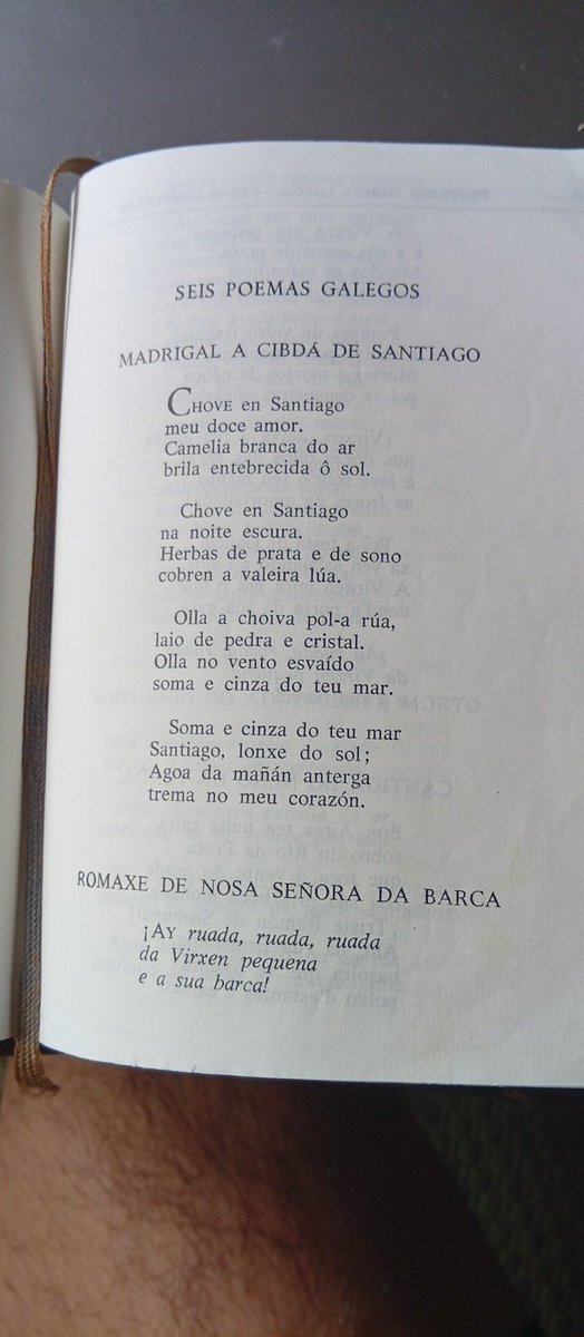ChemaCandelas's tweet photo. Esas Obras Completas incluyen, ademas, Los Seis Poemas Gallegos qué, supuestamente, también estaban prohibidos... 
Dos de dos. https://t.co/RpJYobcGUa