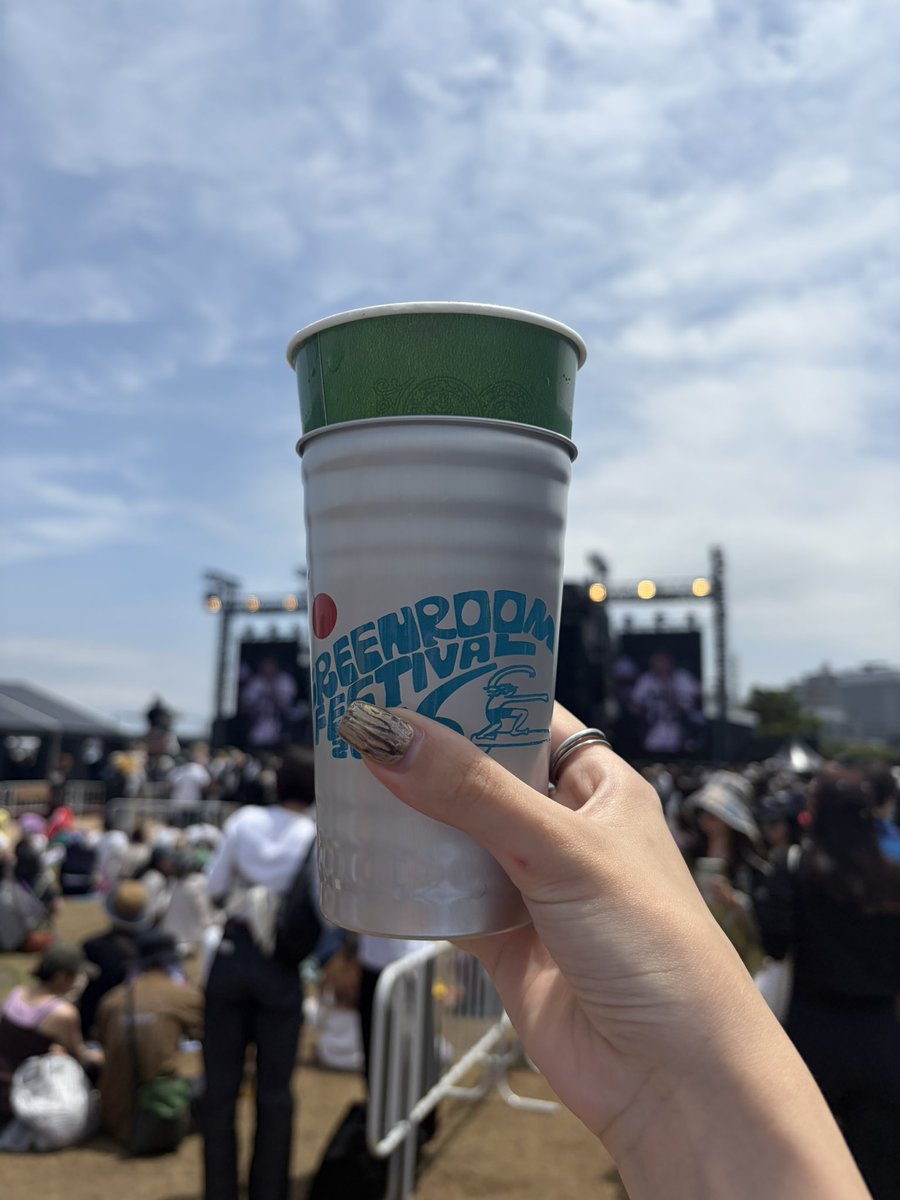 9su3ne_'s tweet photo. GREENROOM楽しかった〜！
いい音楽を浴びながらたくさんビール飲んだ
やっぱりフェスで飲むビールが1番うまい https://t.co/eFpPub8qw6