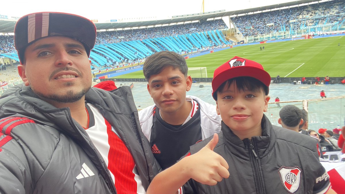 CaioCaRp14's tweet photo. River vos sos una Droga. Que no se puede dejar . 
Duele , por estos jugadores sin Sangre . 
Pero siempre vamos a estar River Plate https://t.co/5G5aAREhuf