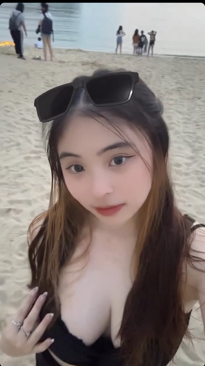 techno3317's tweet photo. attention seeking slut that likes shows off https://t.co/bYMqx4d6bD