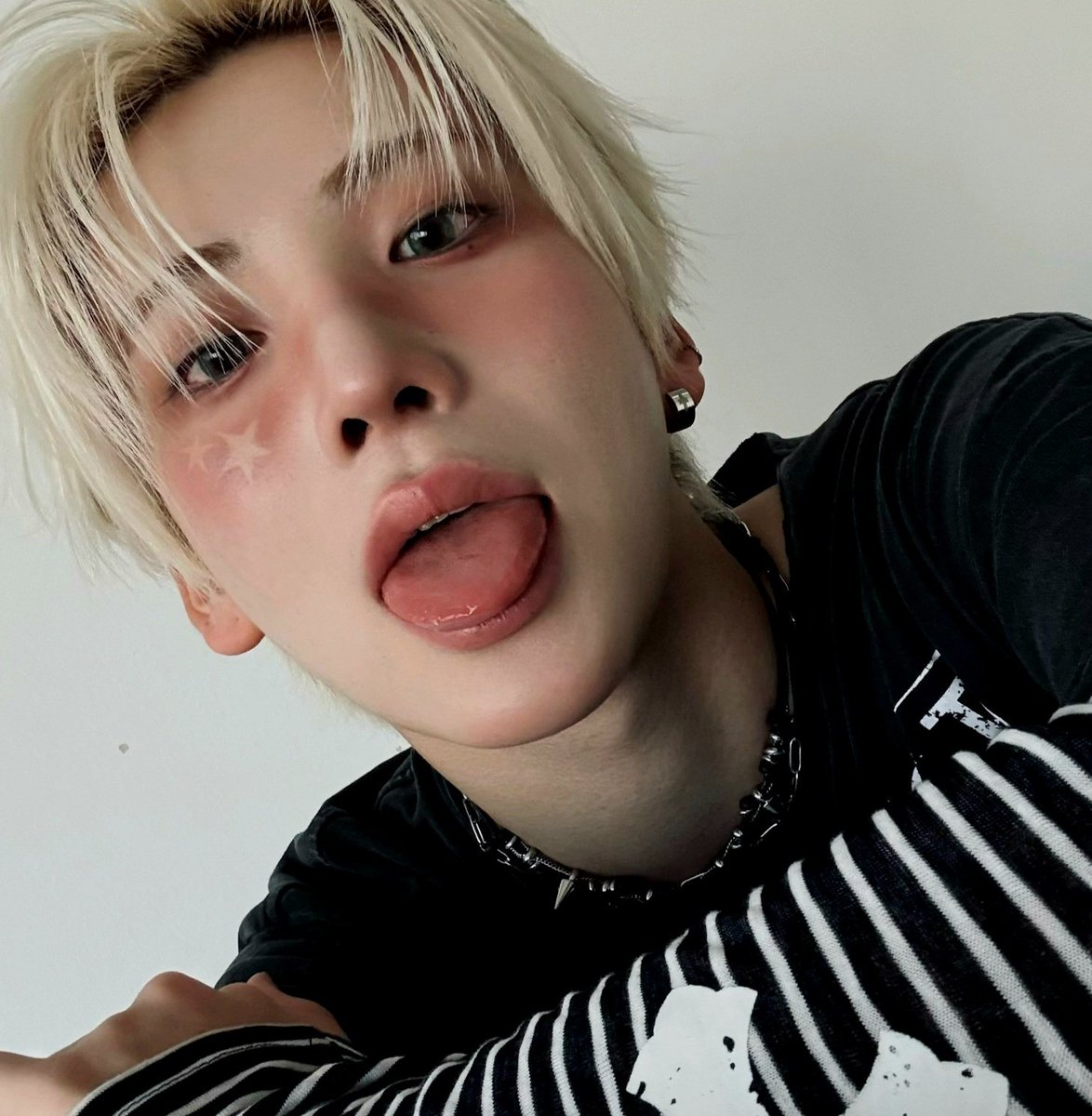 rhy 🌸 ᗢⳊ tweet media