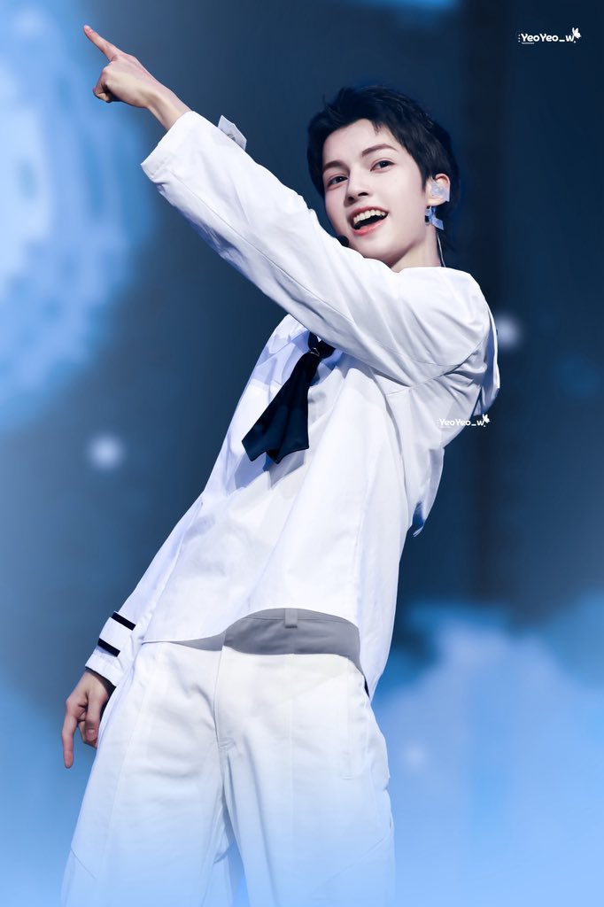 여_w tweet media