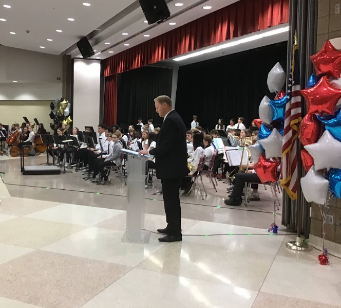 AHSchools's tweet photo. For the last 30 years, Oak View Middle School has hosted a Memorial Day assembly that included musical performances, special readings and a message from a guest speaker. In 2026, it was held Friday, May 22, from 8:30 - 9:20 a.m.

Watch the video: https://t.co/oUIMFxldXE https://t.co/5HPI8gCCv5