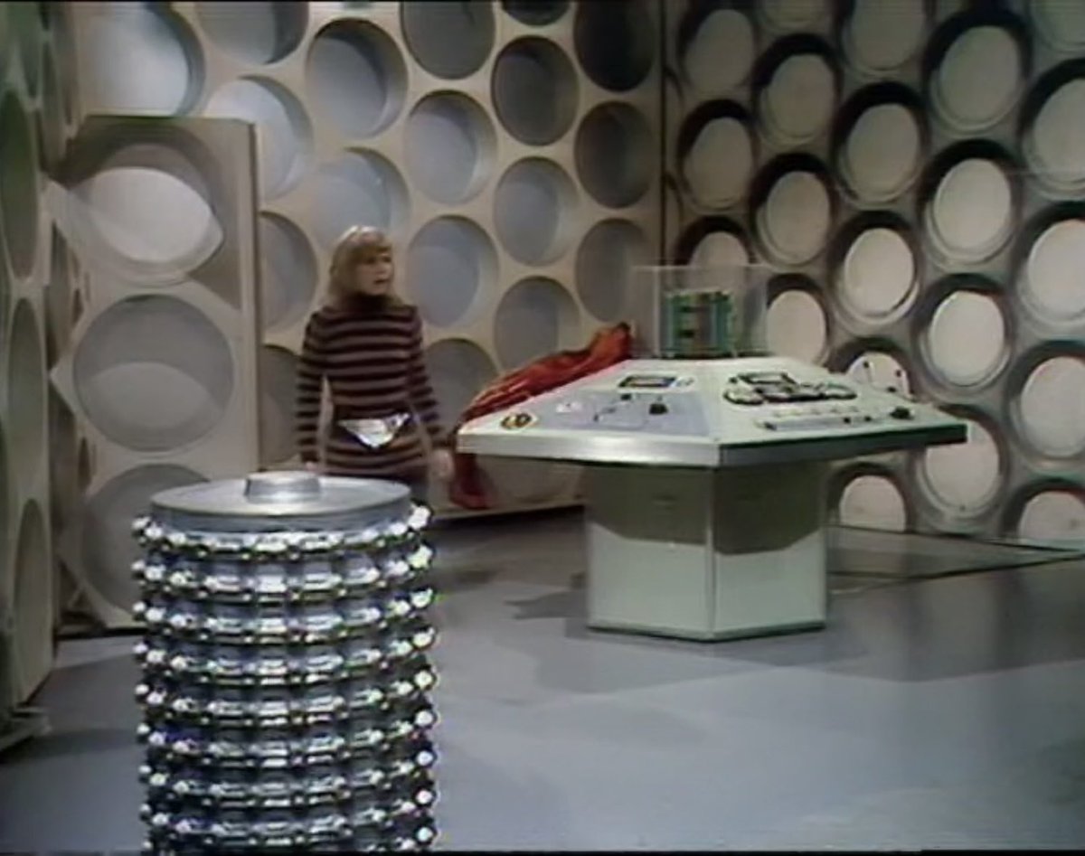 themindrobber's tweet photo. @drwhopodcasters @craigwill1982 @Mister__Rhys My first thought is that it evokes this prop of similar motif. https://t.co/n4TOBt76yv