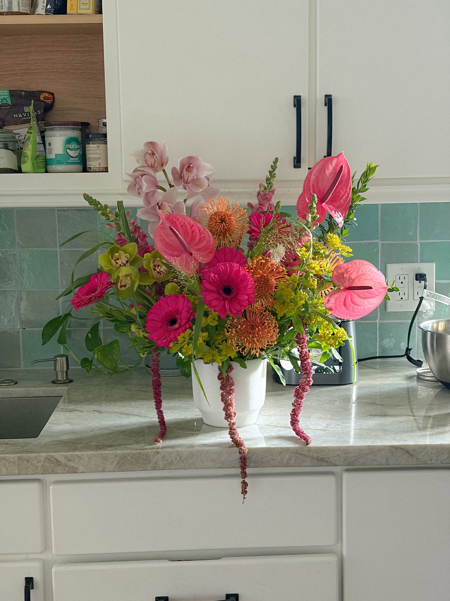 bremorell's tweet photo. some recent floral design work ❀❥ https://t.co/IHDRx7jmyn