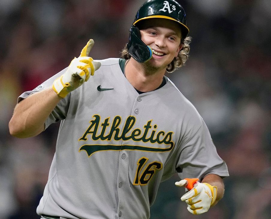 BlazinHotBets's tweet photo. MLB HOME RUN #1⚾️💣

Nick Kurtz HR (+310 FD)

LIKE FOR THE PAIR💕

Kurtz gets a GREAT matchup today in hitter-friendly conditions and is in a prime spot to go yard.

Matchup: Luis Castillo (RHP)
▪️ 1.85 HR/9 allowed vs LHB
▪️ 14% barrel rate allowed vs LHB
▪️ Heavy fastball usage

Kurtz vs this mix:
▪️ 33% barrel rate (last 15 ABs)
▪️ Multiple HRs vs fastballs recently
▪️ Absolutely destroys this pitch type

Overall: Kurtz gets an elite matchup vs a pitcher whose fastball can get hit hard — great chance to leave the yard today.

📊RESEARCH FROM @hofapp💕💎

USE code BLAZIN for a 7 day free trial and 50% off your first month!