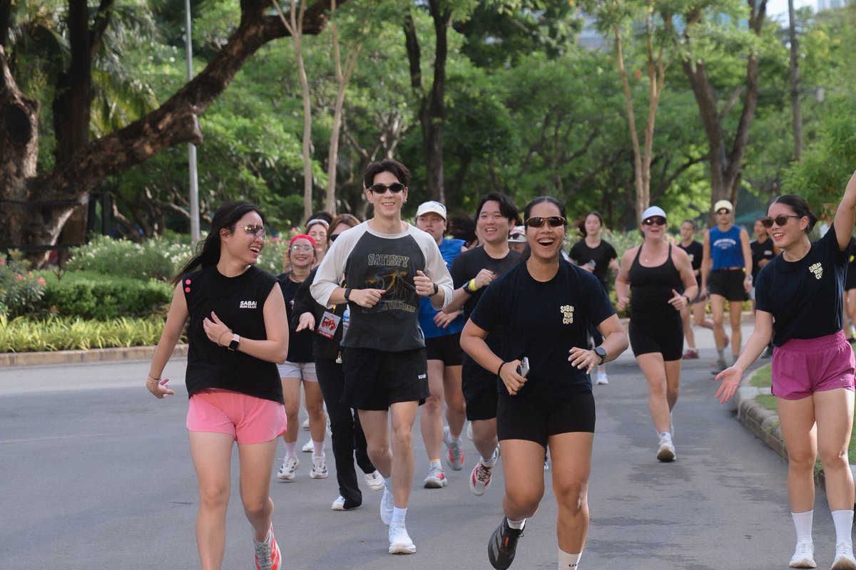 GX10_ASIA's tweet photo. So happy seeing everyone who laced up and run with me at #RunWithJAYLERR 🏃🌞

Thanks for joining krub!

@JJksnp 

#NoPacer 
#JAYLERR
#GX10_ASIA https://t.co/UDRPaNYxfA