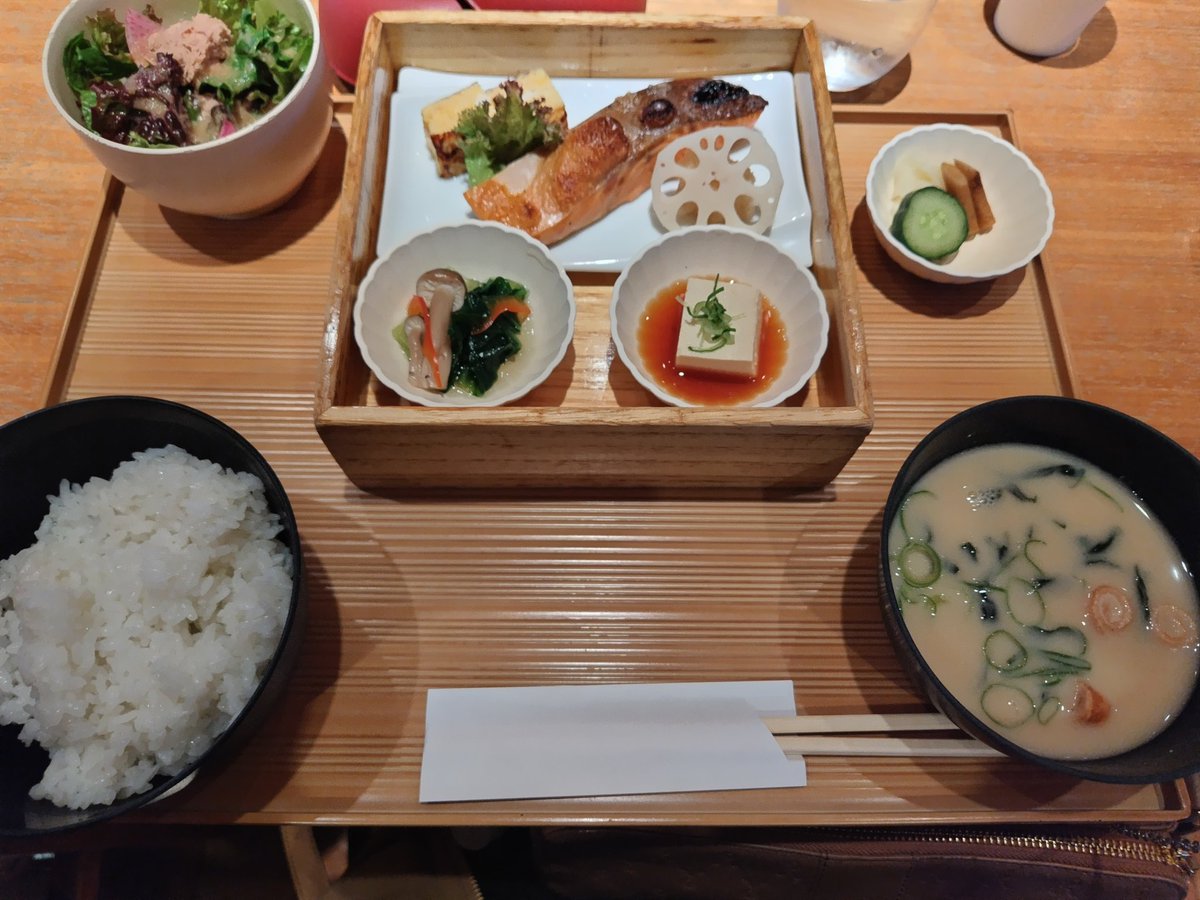 あお tweet media
