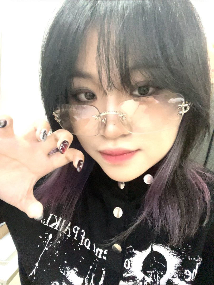 meoyve's tweet photo. return of the cat claw pose 😼

#LUNÉSelcaDay #LunéJidoriDay #andTEAM_JO #JO  @andTEAM_members @andTEAMofficial https://t.co/Ah4jdD7lak