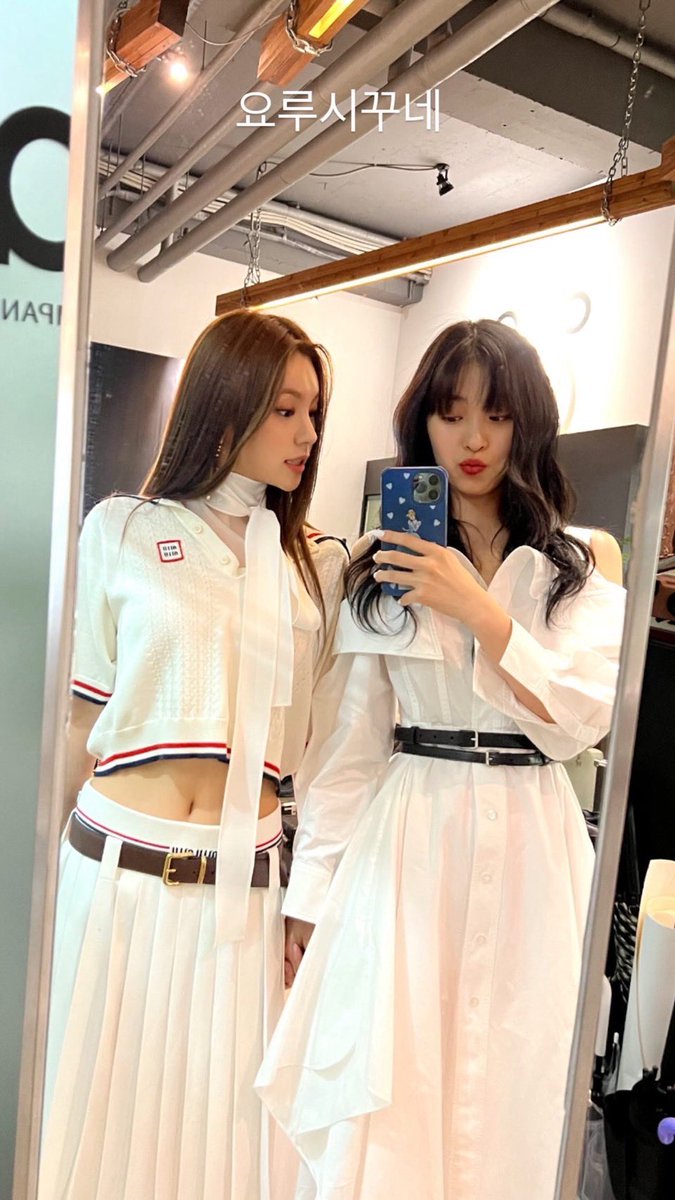 wanan_makabachu's tweet photo. 你們敢信叮咚會牽手合照？！？！
天塌了我都不相信他們會牽手合照
尬電原來不是不會 只是都偷藏 我死了🫠❤️‍🔥 https://t.co/w2npUQRaUY