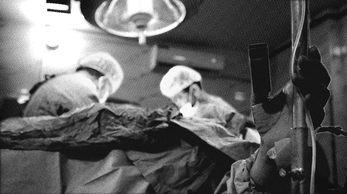blast_france's tweet photo. « Ma vie est morte dans ce bloc » : le combat des victimes des prothèses anti-hernies

Douleurs chroniques, troubles neurologiques, pertes de mobilité. En  France, des centaines de patients opérés d’une hernie inguinale  dénoncent les conséquences des implants chirurgicaux en polypropylène.  Alors qu’une plainte collective est en préparation, les victimes et  leurs proches alertent sur un possible scandale sanitaire et  s’interrogent sur la responsabilité des autorités.

Par @FerielAlouti.

➡️ https://t.co/MEc8gpre6V