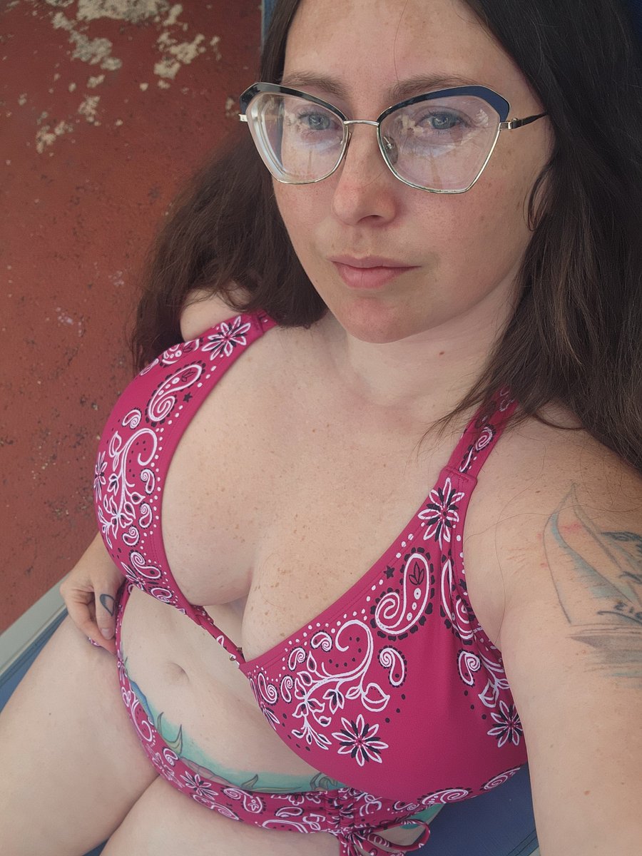 Missmaryhelen's tweet photo. currently accepting:
♡ compliments
♡ tea
♡ worship
♡ financial devotion
#Findom #Paypig #Tribute #PrincessEnergy #SoftDomme #FemdomTwitter #CurvyWomen #Spoiled https://t.co/lKLiMUzi5K