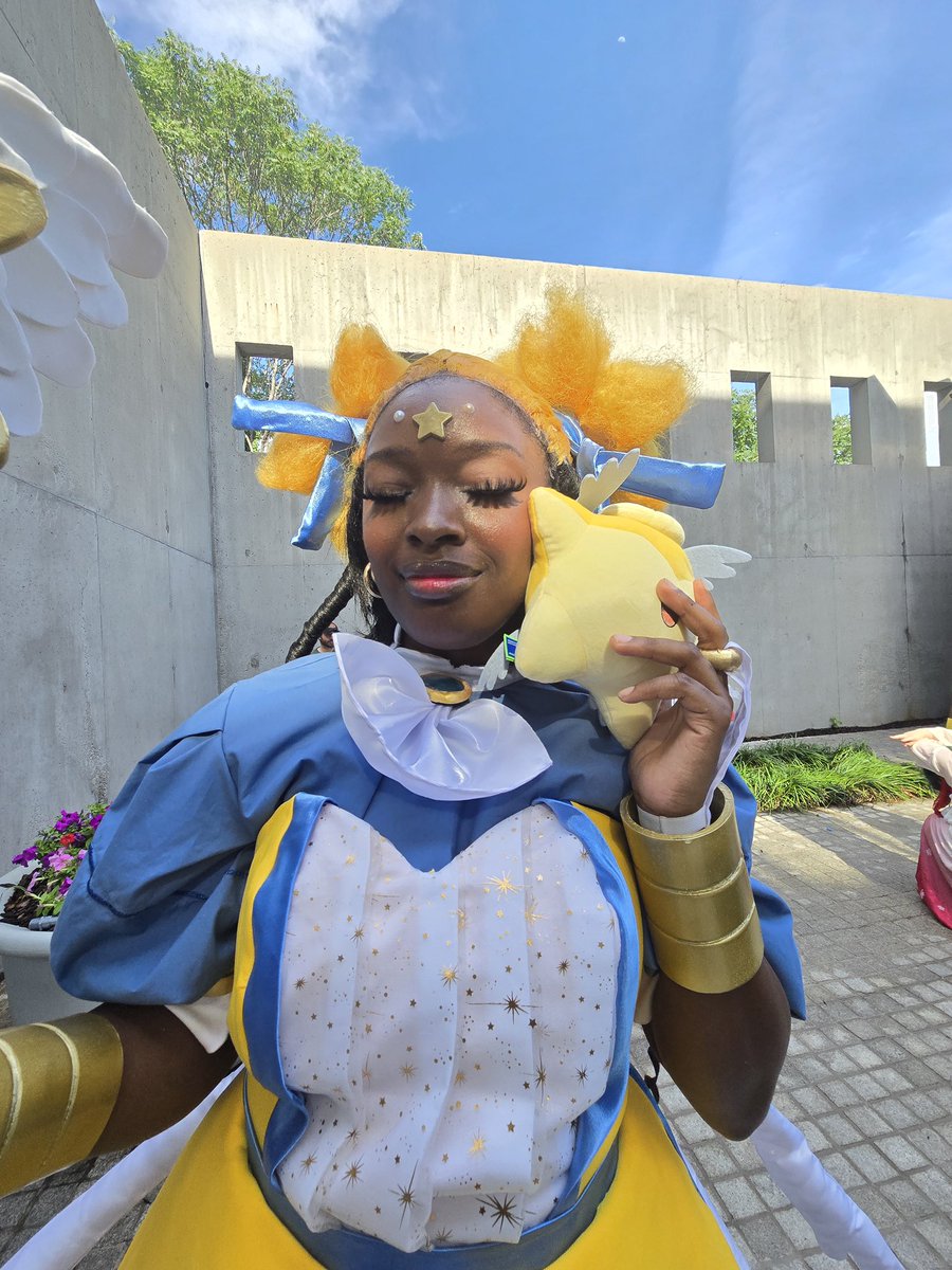 Tania_Br0wn's tweet photo. I was Aika for momocon day 3 ⭐️✨#idwtbamg https://t.co/ZcwFxOA9MM