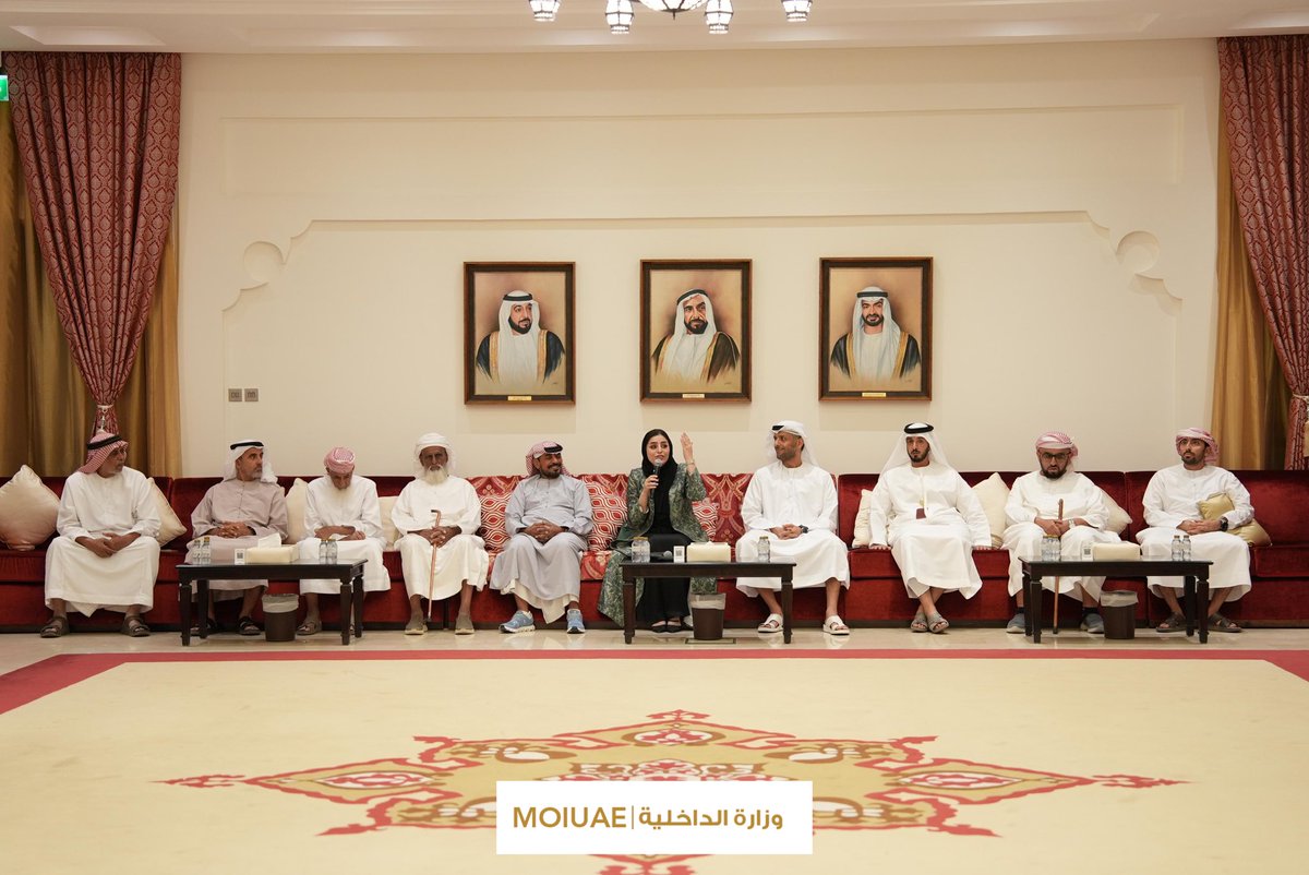 moiuae's tweet photo. نظمت وزارة الداخلية ممثلة بمكتب ثقافة احترام القانون، وبالتعاون مع مجالس أبوظبي بمكتب شؤون المواطنين والمجتمع في ديوان الرئاسة، جلسة تثقيفية بعنوان "الأسرة قيم ومبادئ" في مجلس أم غافة بمدينة العين، بالتزامن مع "عام الأسرة"، وتأكيداً على أهمية الأسرة في بناء مجتمع متماسك وترسيخ الهوية الوطنية والقيم الأصيلة، وتناولت الجلسة دور الأسرة في تنشئة الأبناء على القيم والمبادئ الأصيلة، وأهمية تعزيز الانتماء والهوية الوطنية لديهم، بما يمكنهم من التعامل مع المتغيرات الاجتماعية والتقنية المتسارعة.

The Ministry of Interior, represented by the Law Respect Culture Office, in cooperation with Abu Dhabi Councils at the Citizens and Community Affairs Office of the Presidential Court, organized an awareness session titled “Family: Values and Principles” at Umm Ghafah Majlis in Al Ain City, in conjunction with the “Year of the Family,” emphasizing the importance of the family in building a cohesive society and strengthening national identity and authentic values.

The session addressed the role of the family in raising children on authentic values and principles, and the importance of reinforcing their sense of belonging and national identity, enabling them to adapt to rapid social and technological changes.

#وزارة_الداخلية_الإمارات 
#فخورين_بالإمارات 🇦🇪
#الامارات_أمن_وأمان
#MOIUAE