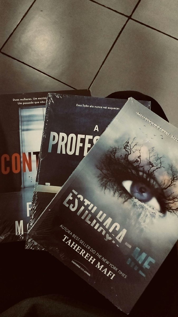 booksmavi_'s tweet photo. Chegaram meus livrinhos da Book Friday, escolhi "Estilhaça-Me", "A Professora" e "A Contadora". Ansiosa para ler todos! ❤️ https://t.co/qKv0P5ZCOB