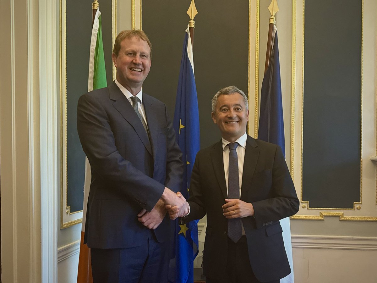 GDarmanin's tweet photo. 🇫🇷🇮🇪 Merci au ministre de la Justice, Jim O’Callaghan, pour son accueil et notre entretien, en amont de la présidence irlandaise du Conseil de l'Union européenne. Je lui ai rappelé l'opposition de la France à toute législation européenne qui restreindrait excessivement les durées de conservation des preuves numériques. J'ai également souligné l'importance de préserver la confiance mutuelle en Europe, en garantissant le respect des sanctions prononcées et la bonne exécution des mandats d'arrêt européens.