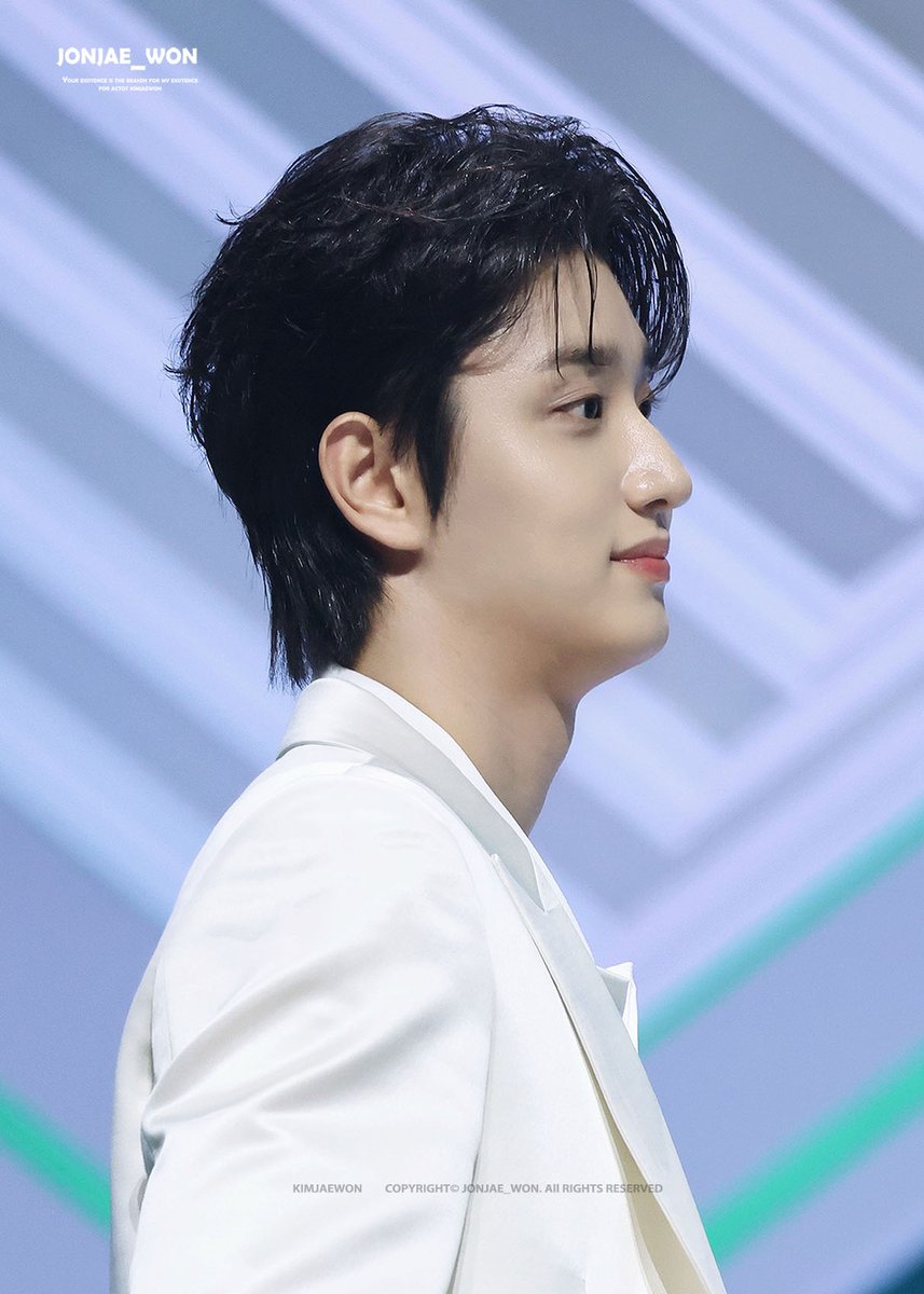 존재 tweet media