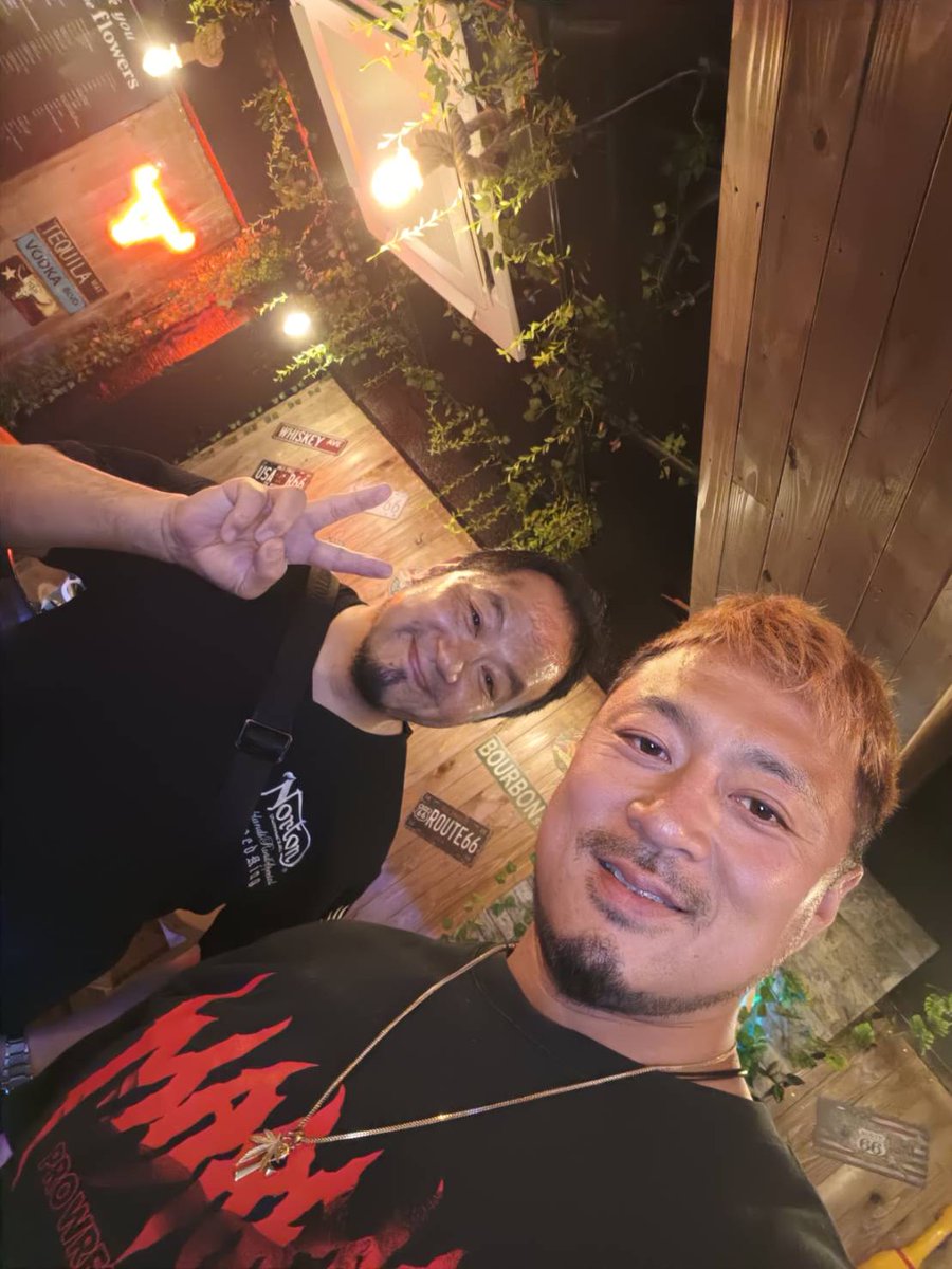 doms_tono's tweet photo. 大日本プロレス後楽園大会後は千葉まで行って火野裕士に会って来ました

殿達より早く熊本入りするとのことでポスターとフライヤー、チケットを預けて来ました

裸足王のことよく理解してなかったけど、レフェリー大丈夫かな…😓⁉️

今から茅ヶ崎帰りまーす🐎💨
#pw_freedoms https://t.co/gcpoyeONIJ