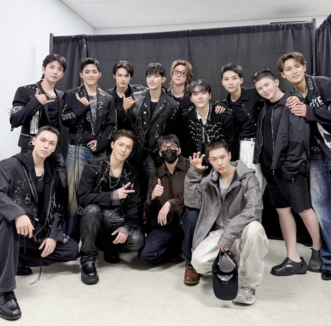 horanglei's tweet photo. happy anniv my 13 cheers to us, cheers to youth, and cheers to forever ❤️

DIAMOND LIFE IS FOREVER
#돌고돌아_11주년_영원할_세븐틴캐럿
#11YearsWithSEVENTEEN
@pledis_17 https://t.co/zMCvgByfdS