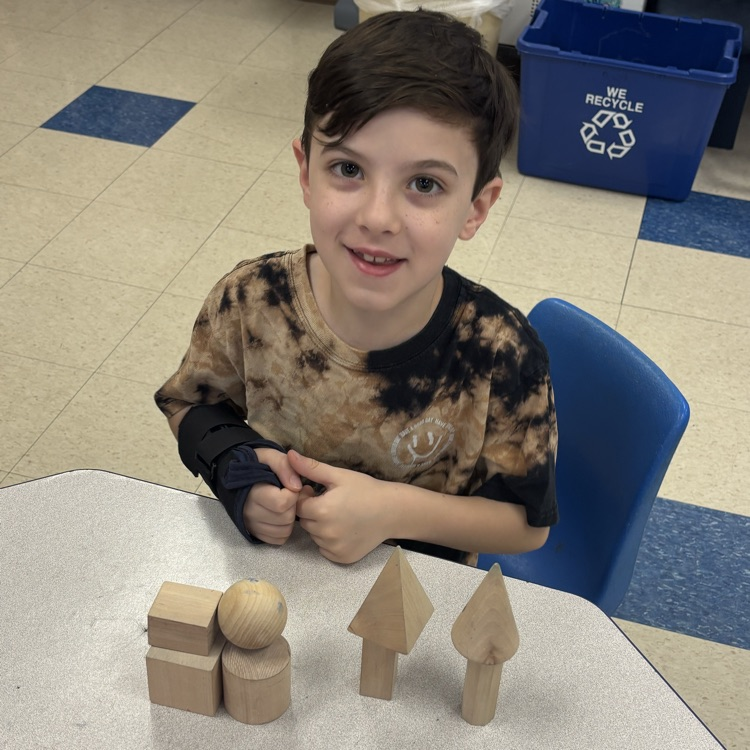 WPSWashington's tweet photo. KK reviews the names and attributes of solid shapes while building and having fun! https://t.co/bP5YqxqAIq