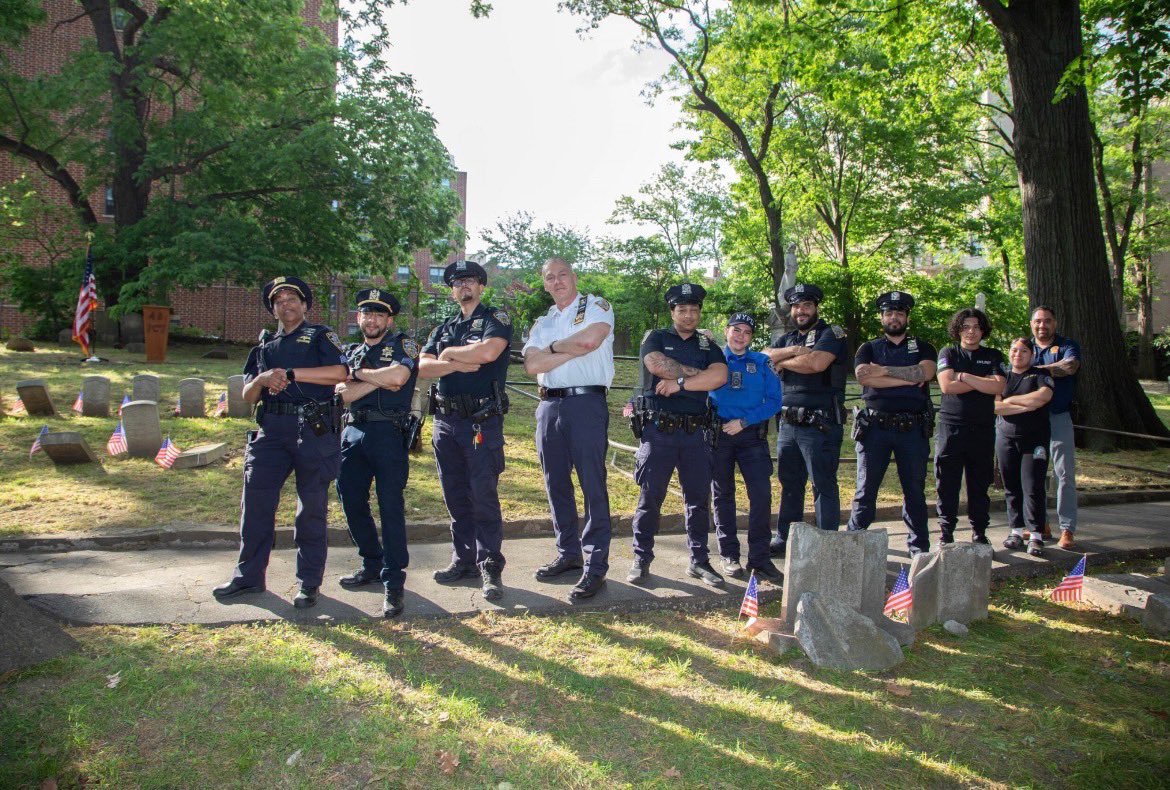 NYPD48Pct's tweet photo. In remembrance of Memorial Day, we placed🇺🇸 at the headstones in the historic West Farms Soldiers Cemetery. When we place a flag on a long-forgotten headstone, we restore dignity &amp; say, "You mattered." Freedom is never automatic; it must be passed from one generation to the next. https://t.co/jsIW19JVWO