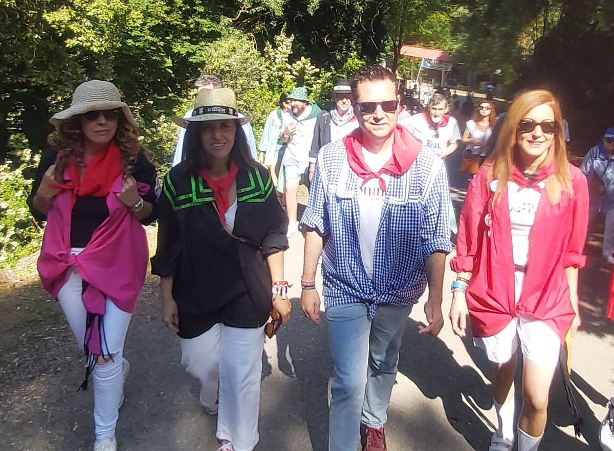 danidelarosa's tweet photo. Ya de regreso después de participar de una de las fiestas más populares de nuestra Comunidad, la romería de San Juan del Monte en Miranda de Ebro.

Gracias a la cofradía por la invitación, y mucha suerte al @CDMirandes para mantener representación de la provincia en @LaLiga2 😉. https://t.co/43buH7a5DC