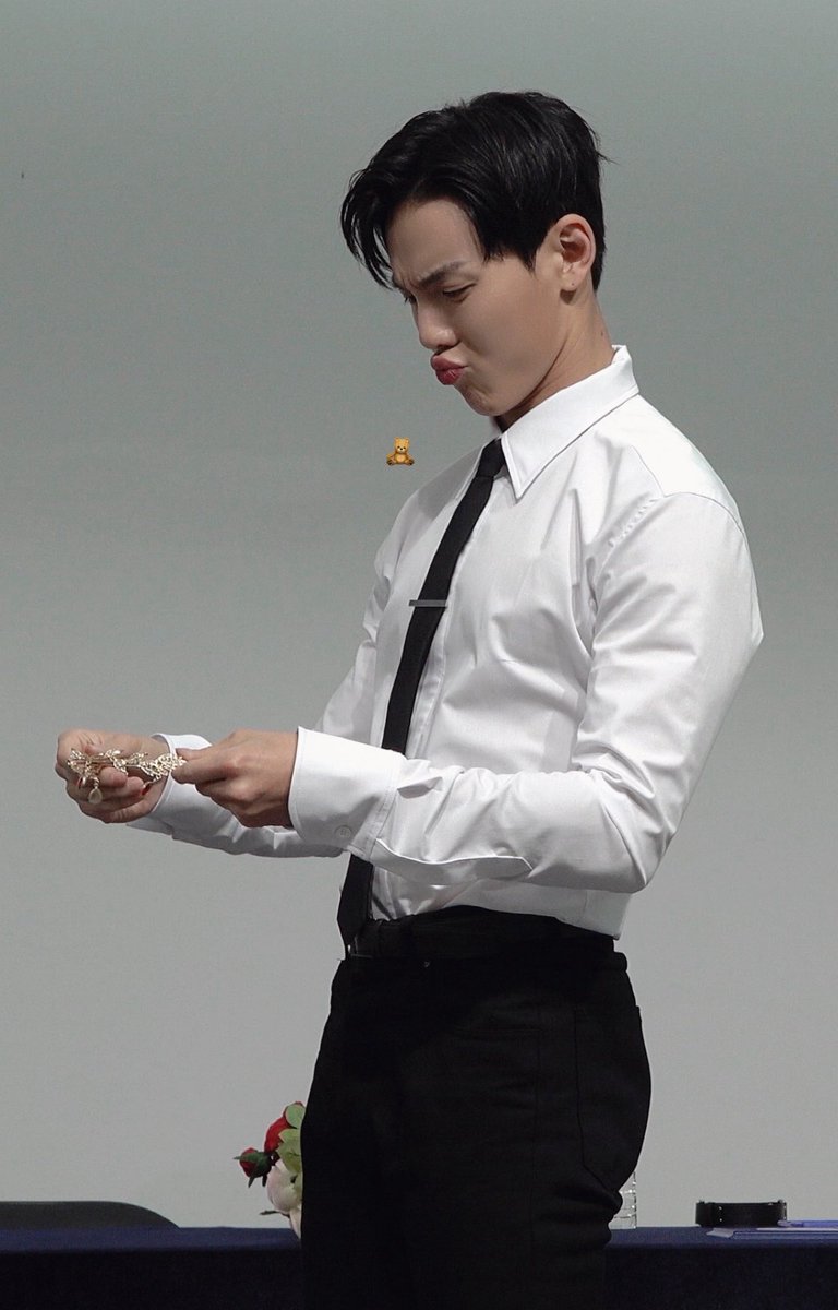 mooongbee's tweet photo. 260524 #셔누

입쑬쮹😚 https://t.co/ZZUjEJwNvU