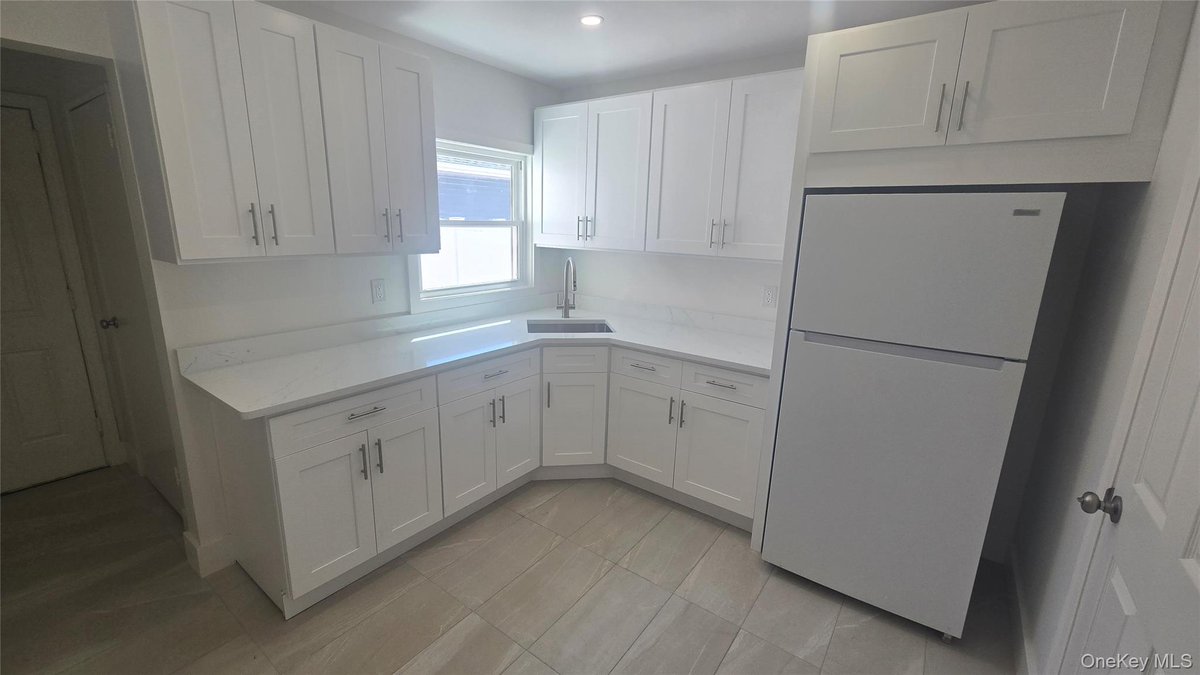 AdamButter's tweet photo. 724 E Park Avenue, Long Beach, NY, 11561
4 bed | 1 bath 1065 Sq. Ft.
Active | $750,000
https://t.co/TcrPdUMI61
Currently Zoned Commercial and Completely gut renovated interior 2026. Can be converted back to residential. Set up for Medical Office. All Brand new inside! This... https://t.co/S6Jhx38cHj