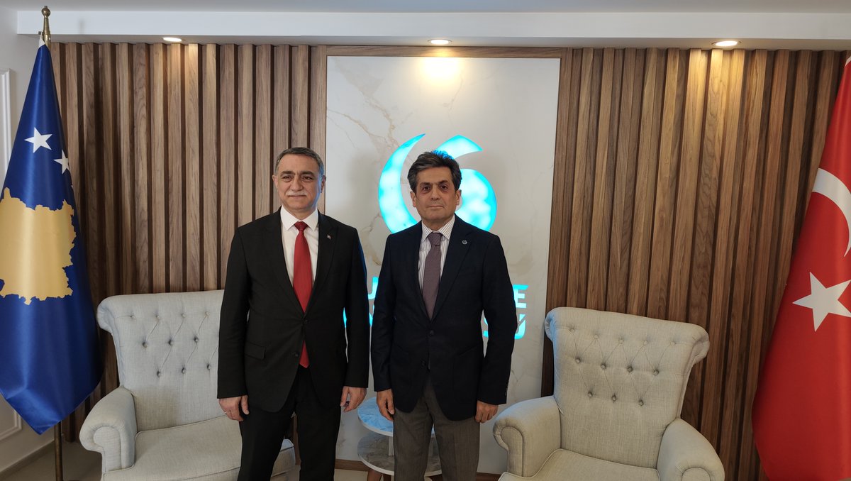 yeeprizren's tweet photo. Kırşehir Ahi Evran Üniversitesi Rektörü Prof. Dr. Mustafa Kasım Karahocagil'i Prizren merkezimizde ağırladık.

Görüşmede, kurumlarımız arasında yapılabilecek çeşitli iş birliği konularını değerlendirdik.
Nazik ziyaretleri için kendilerine teşekkür ederiz. 🤝 https://t.co/09cKvcpFql
