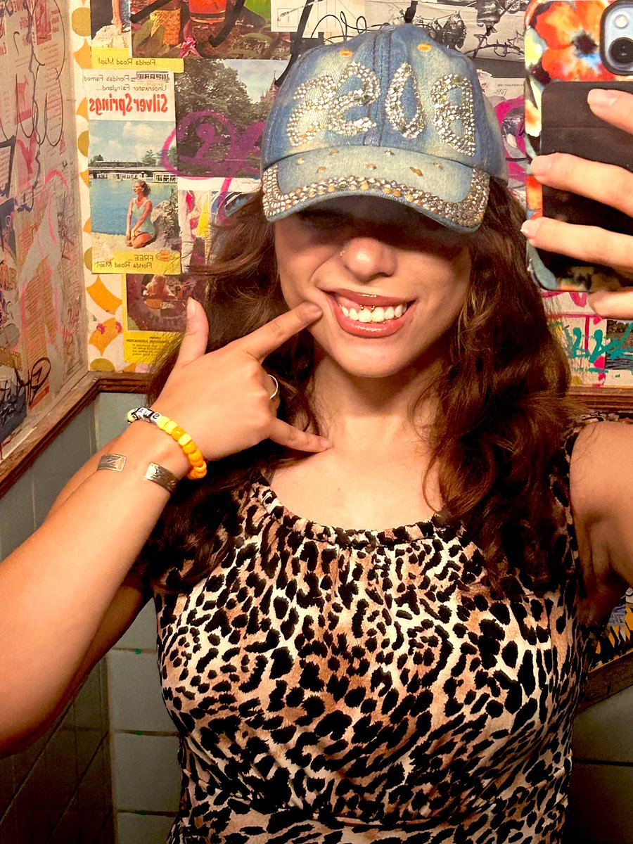 plantlimbo's tweet photo. Oooo I love my #boss hat and my gummy smile https://t.co/F1zhDZmF6D