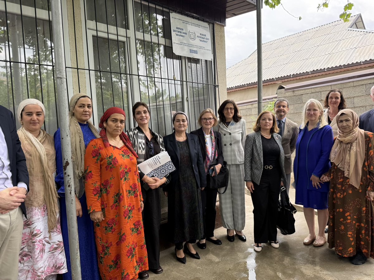 FateneB's tweet photo. In addition to our visit at the Afghan border, I was fascinated to:
- meet with 🇹🇯 civil society representatives incl. an organisation supporting women who are victims of violence, 
- admire the sleeping Buddha,
- visit the Puppet Theater.

OSCE’s work in 🇹🇯 is highly appreciated https://t.co/w4Rpnay98r