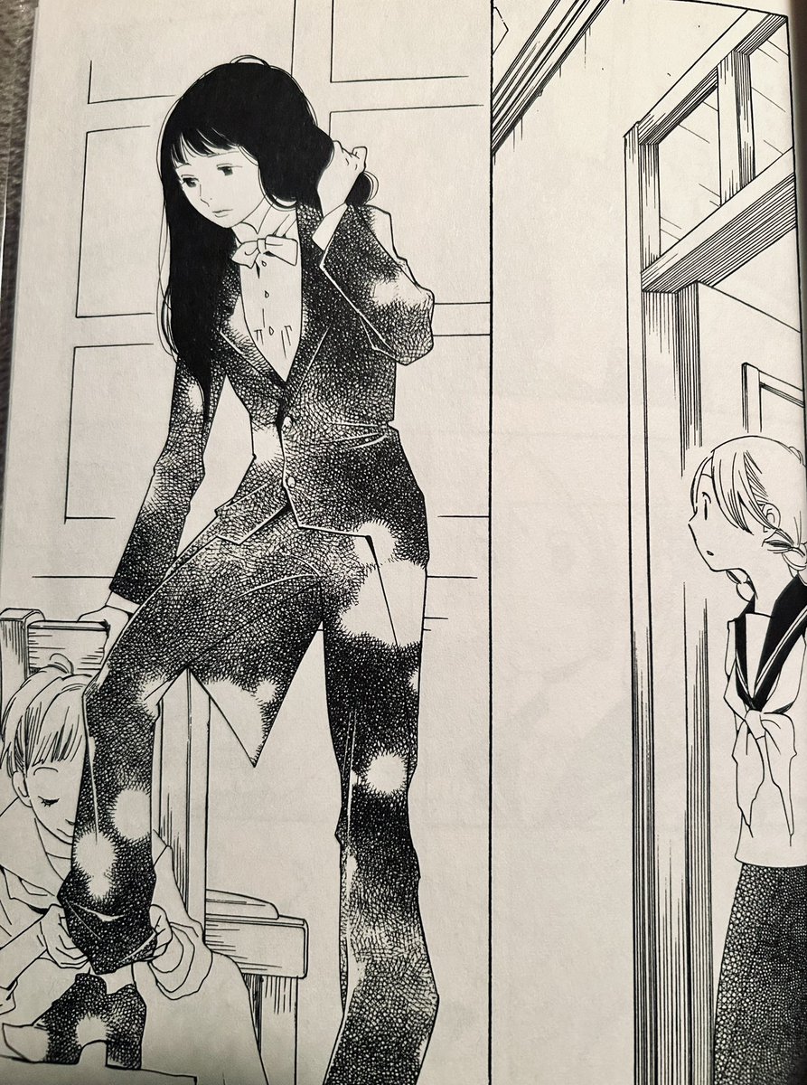 青い花4巻から読み返してこの頃の志村貴子絵の力強さと繊細さが同居した画が好きなんだわ。や、いまのぶっとい主線も好きなんだけど 