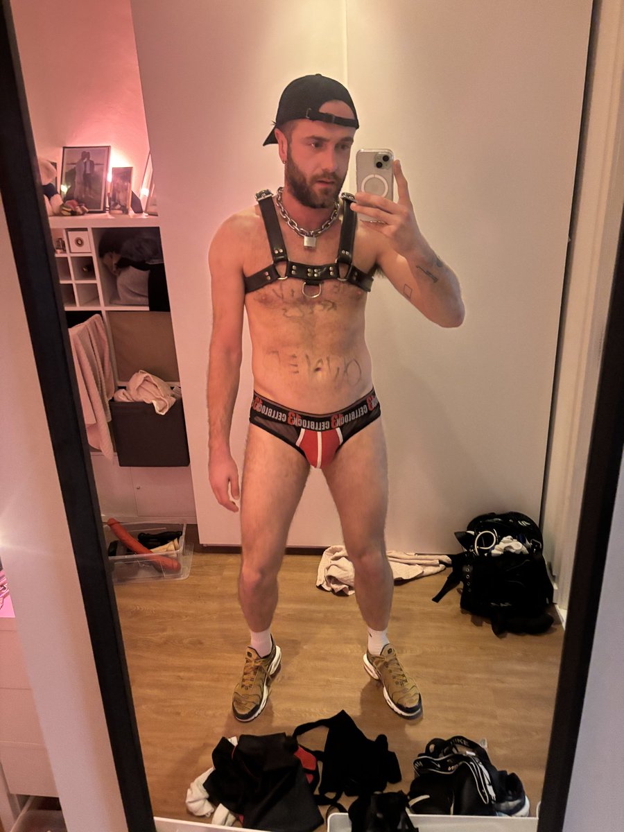 subboyfag's tweet photo. Bottom boy wanting to submit and expose myself https://t.co/aVXB3yDydI