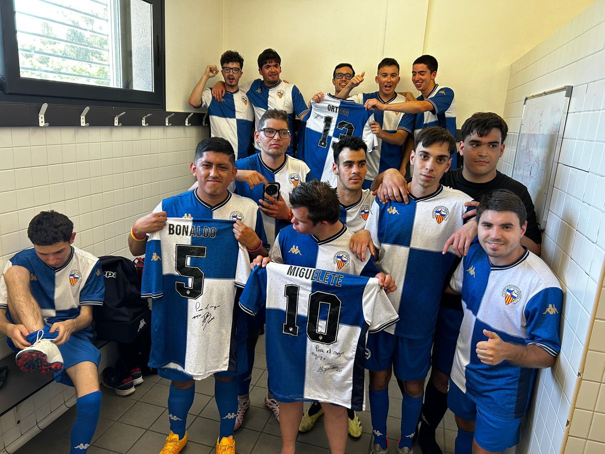 FutBaseCES's tweet photo. 🚀 S’acosta el final de temporada del @CESInclusiu i cada partit està sent espectacular!

🔝 L’Inclusiu Blau va acabar la lliga a Olímpia abans de disputar el Closing Day en dues setmanes

👏🏻 Bona feina, nois! https://t.co/WFhmQYuFXW