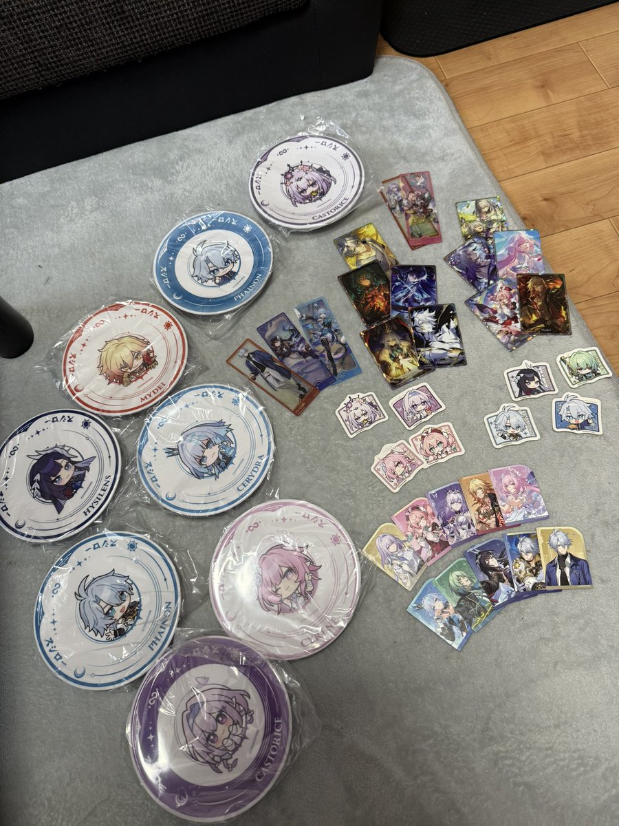 hannah_ssb's tweet photo. 君たち、久しぶりだね
僕は崩壊スターレイルと原神と原神みたいなゲームしかやらない、培養液に浮かぶ脳だけの存在になっているよ

これはこの間、脳の状態でスシローに行ってゲットした戦利品

光円錐の実物がやはり最高やね
ワイの魂の所在はオンパロスや
ファイノン復刻ありがとう

さようなら https://t.co/PvU9mNwe00