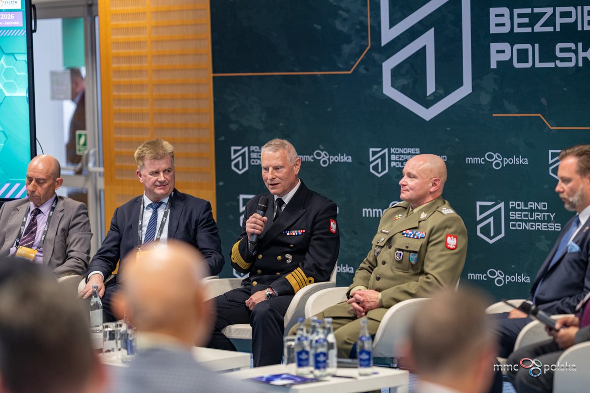 totalsecuritypl's tweet photo. #DEFENCEHORIZON
 
„Przygotowanie wojsk do realnych scenariuszy - operacje wielodomenowe 🌐
 
📡 Rozmowa skupiła się na prowadzeniu działań jednocześnie w wielu domenach - od lądu i powietrza, przez morze, aż po cyberprzestrzeń i sferę informacji. 

#KBP2026 https://t.co/qU7z4Uy9lN