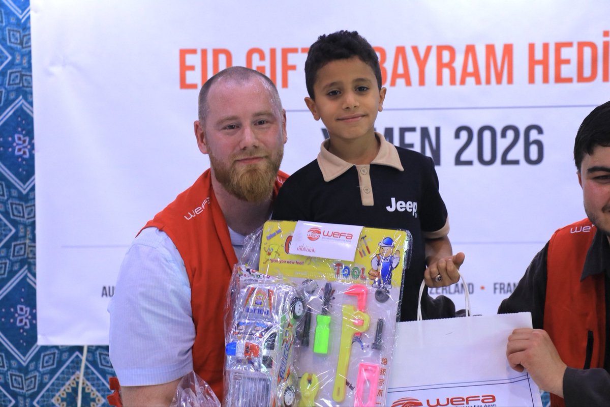 wefaorg's tweet photo. Yemen’de yüzler gülüyor. ☺️
Bayramlık hediyelerini alan çocukların mutluluğunu görmek her şeye değer. ❤️
#WEFA #şimdivefazamanı #kurbanvefadır #kurbanbayramı #yemen https://t.co/yi508wDei3