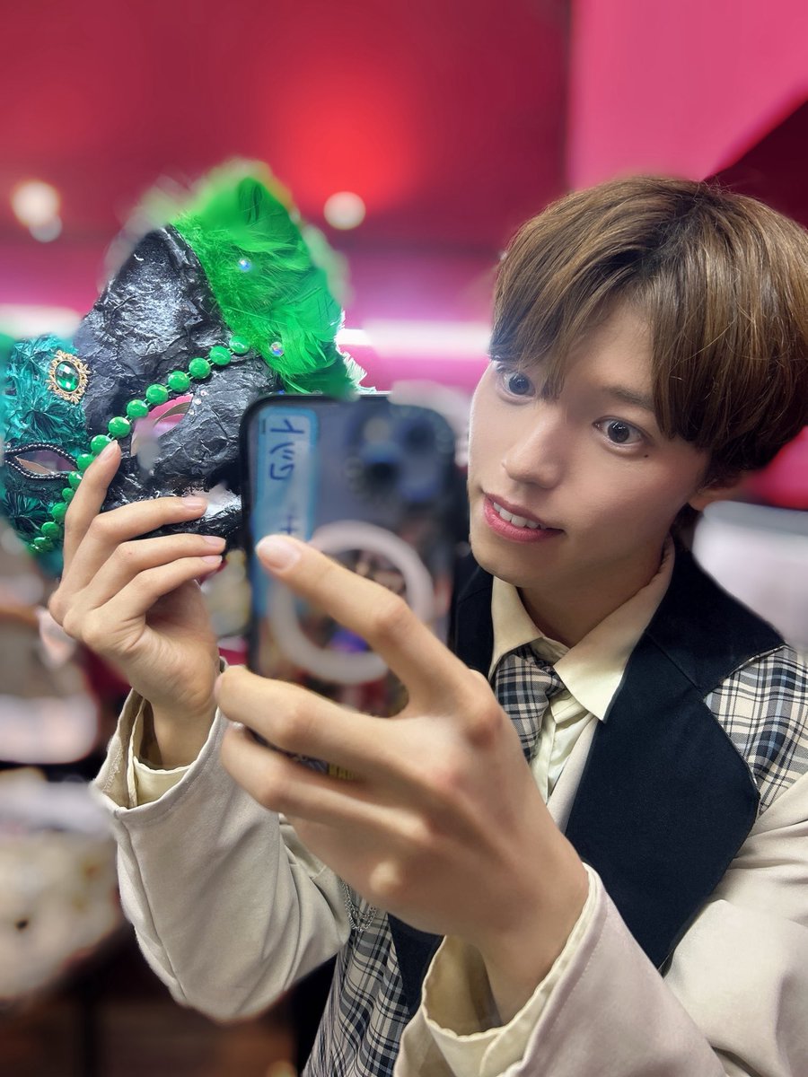 sase_kiyotaka's tweet photo. 新体制お披露目ありがとう💚

3人は9月の新体制での正式デビューを目指します！見守ってあげてね
おれも弟ができた気持ちダヨ😑笑

そして、突然の発表で驚かせてしまい申し訳ございません
それでも9月まで全力でアイドルとして応援してくれるあなたを幸せにするために生きてくし、1面の茶畑という夢がまだあるので一緒に夢を追いかけてください

マイクを置くその日まで見守っててください